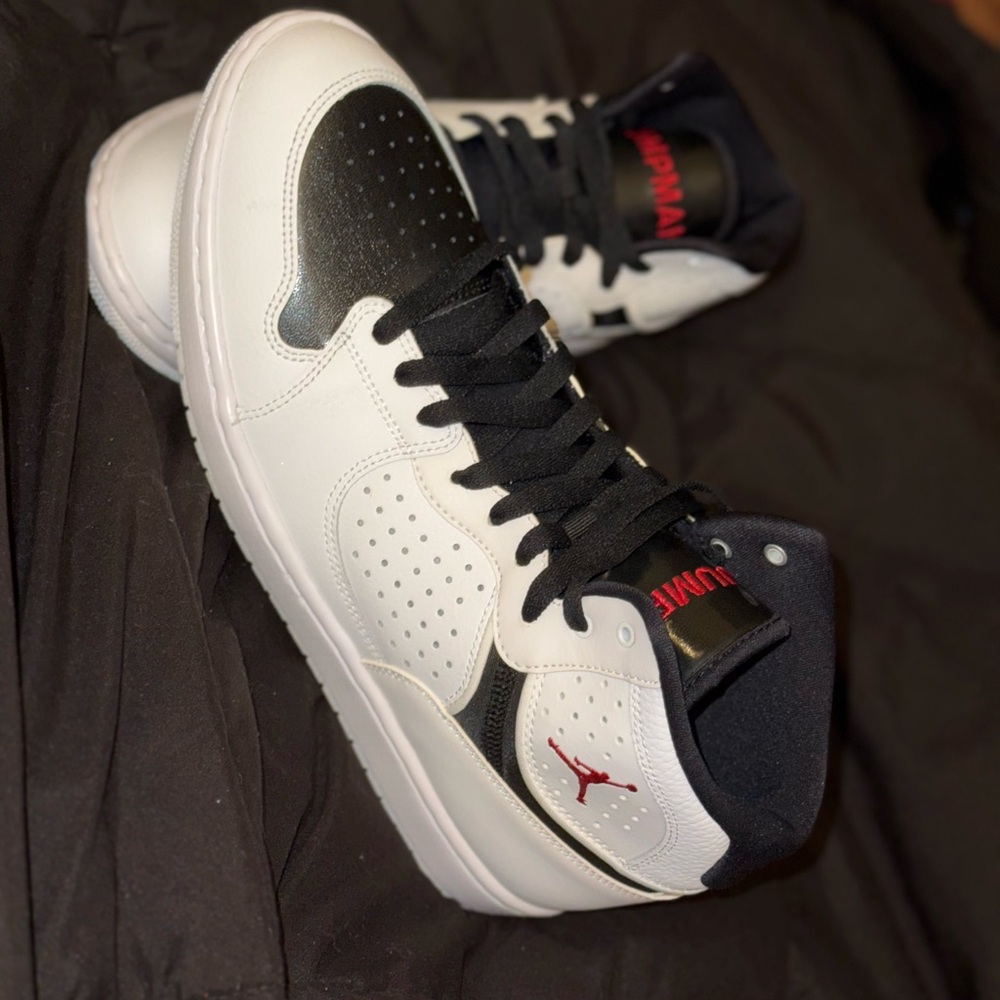 Jordan Jumpman | Black & White Men's Sneakers | Size 11.5